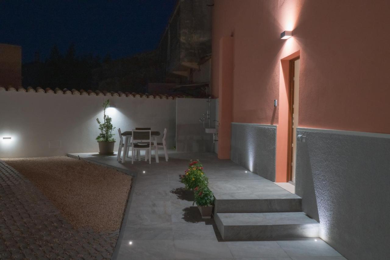 Casa Fadda Hotel Villa San Pietro Bagian luar foto